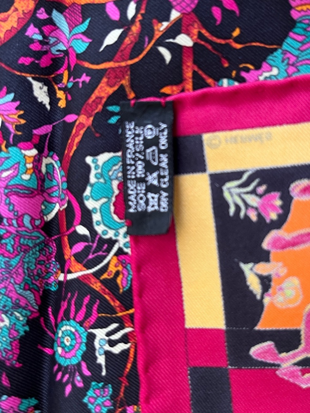 Vintage HERMES pochette gavroche "Fantaisies Indiennes" 100% silk scarf - Picture 4 of 7